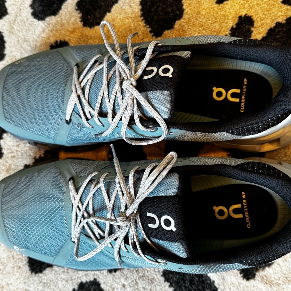 On Cloudflyer Waterproof Running Shoe Size Mens 10.5 in Sea Glacier. Like New - Picture 4 of 11